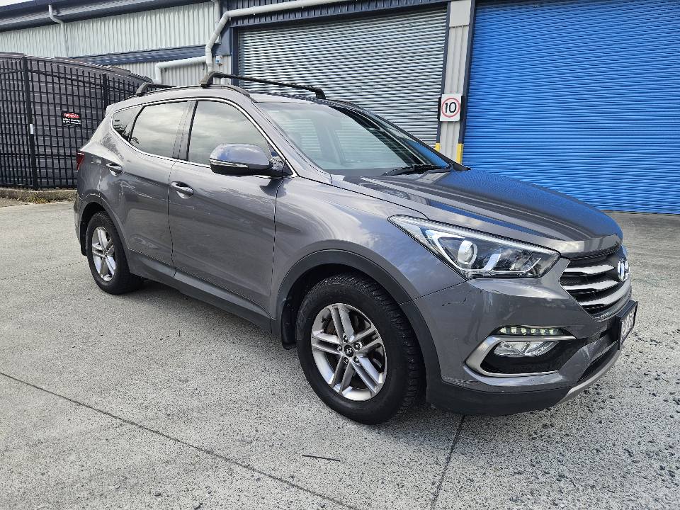 2016 Hyundai Santa Fe  auto low kms 7 seats easy finance  2.jpg